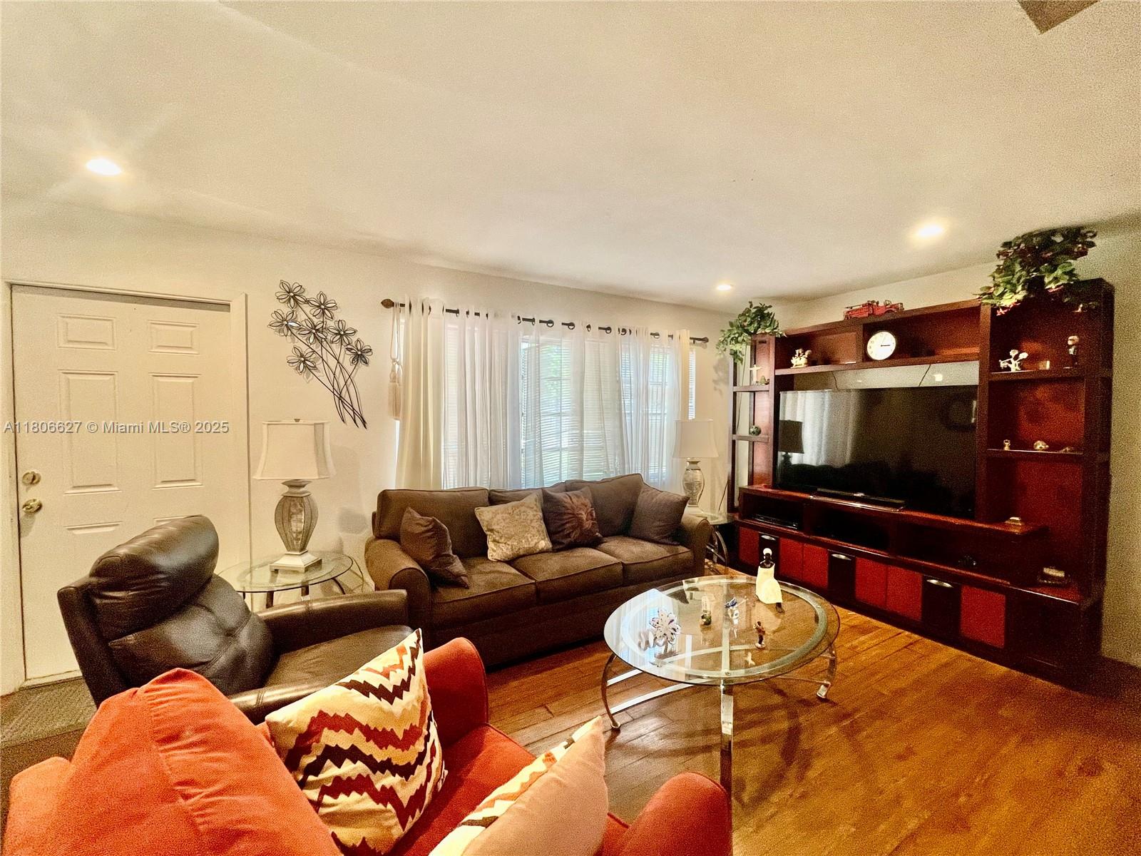 2465 NE 15th Ave