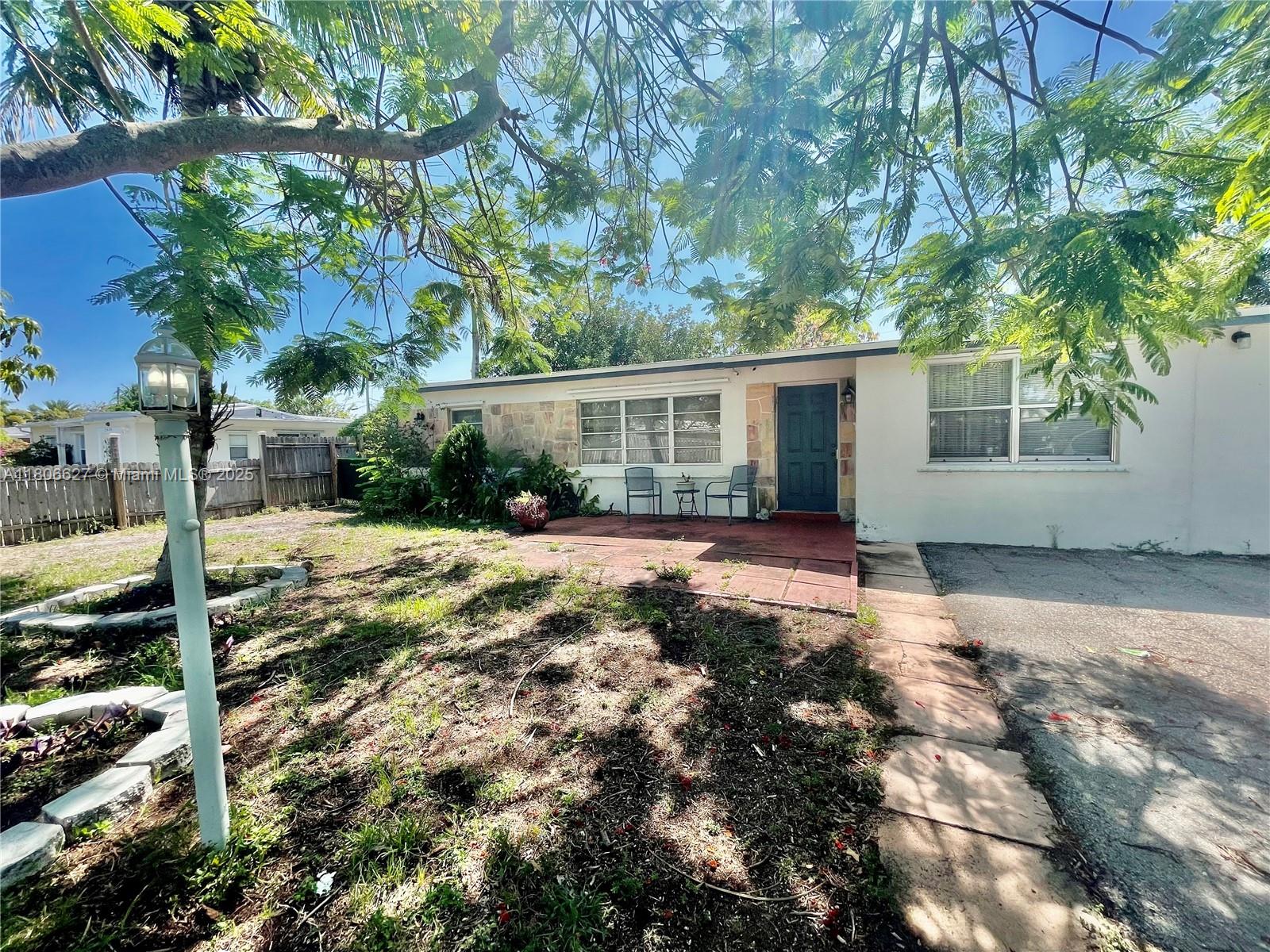 2465 NE 15th Ave