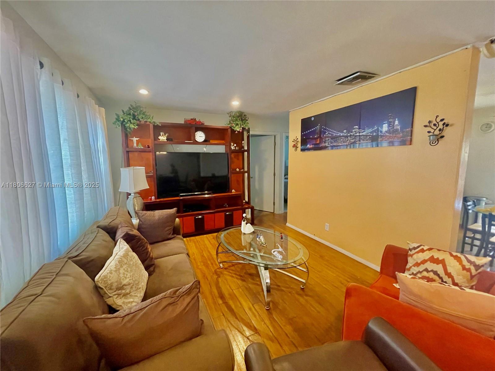 2465 NE 15th Ave
