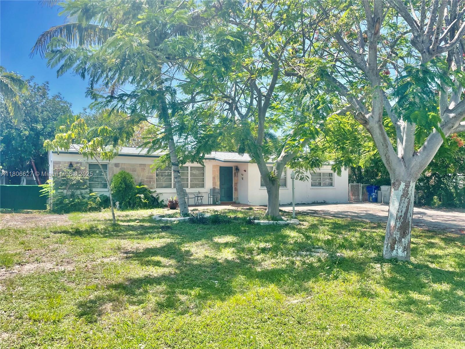 2465 NE 15th Ave