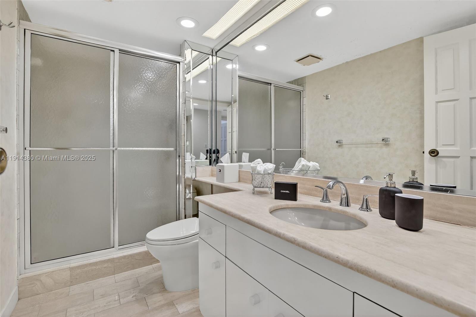 TURNBERRY ISLE SOUTH COND - Residential