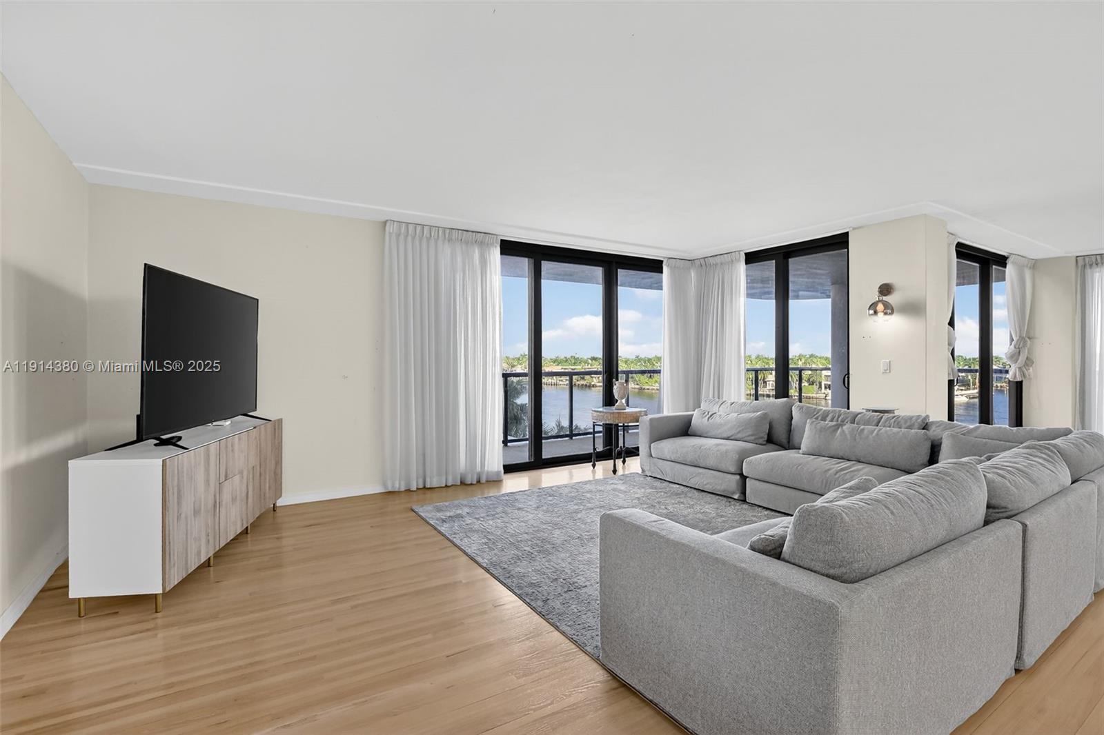 TURNBERRY ISLE SOUTH COND - Residential