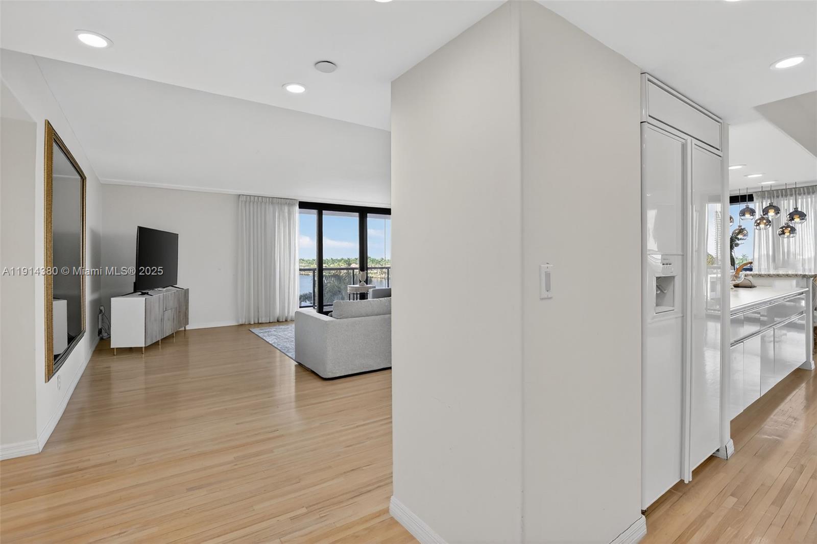 TURNBERRY ISLE SOUTH COND - Residential