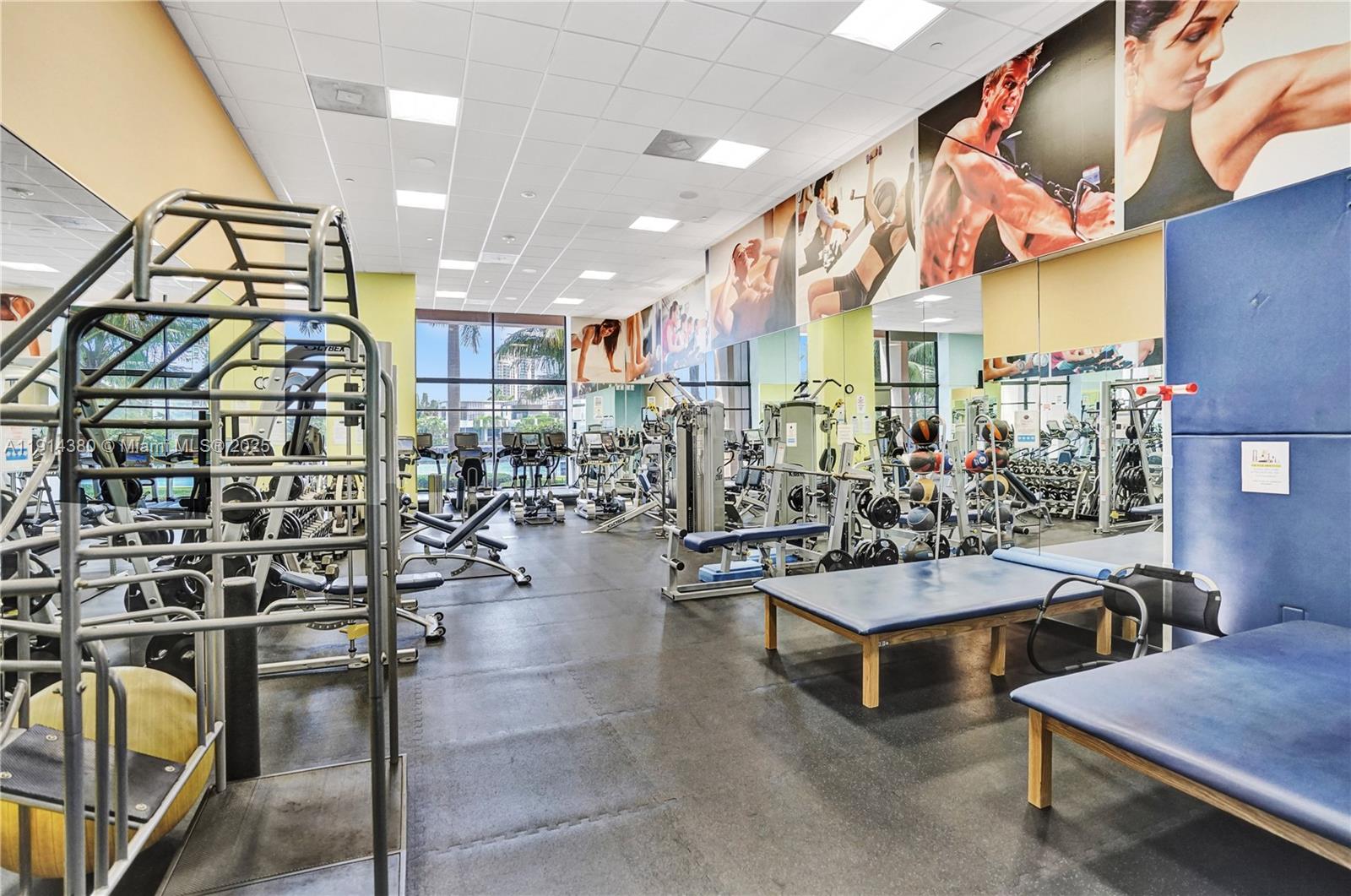 TURNBERRY ISLE SOUTH COND - Residential