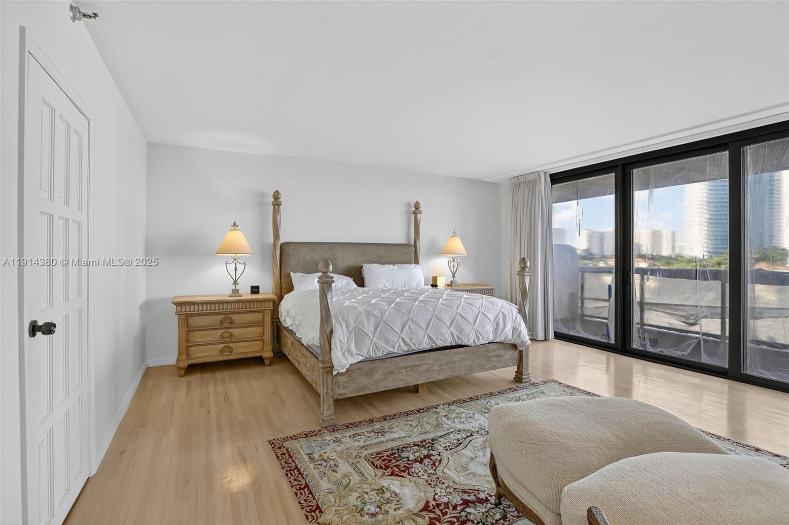 TURNBERRY ISLE SOUTH COND - Residential