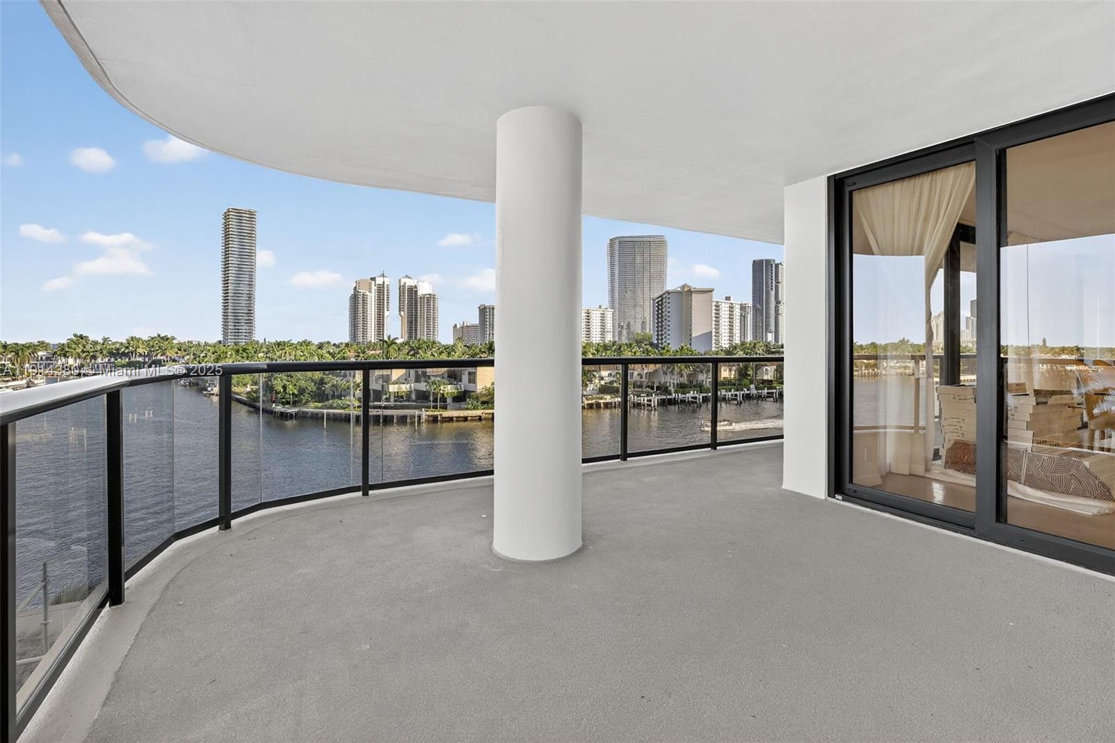 TURNBERRY ISLE SOUTH COND - Residential