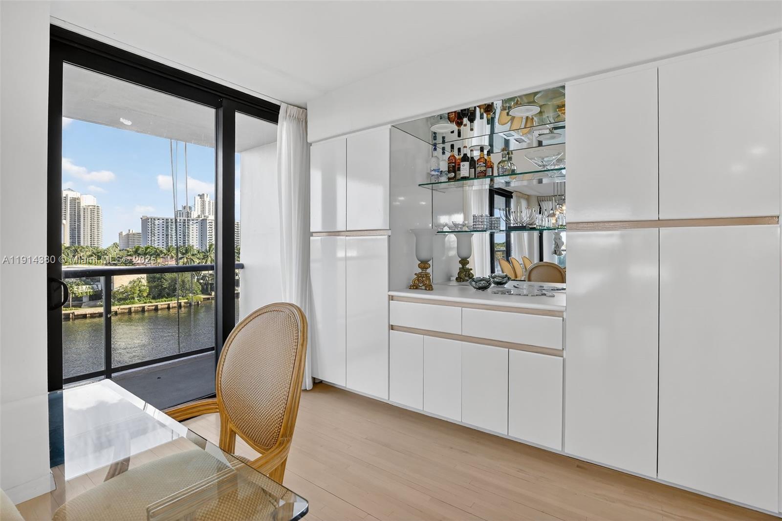 TURNBERRY ISLE SOUTH COND - Residential