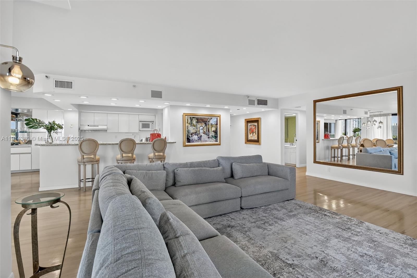 TURNBERRY ISLE SOUTH COND - Residential