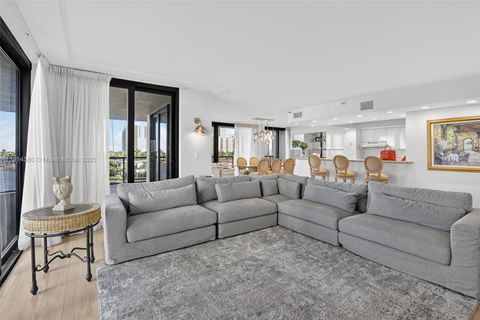 Photo of 19667 Turnberry Way #5J, Aventura, FL 33180 (MLS # A11914380)