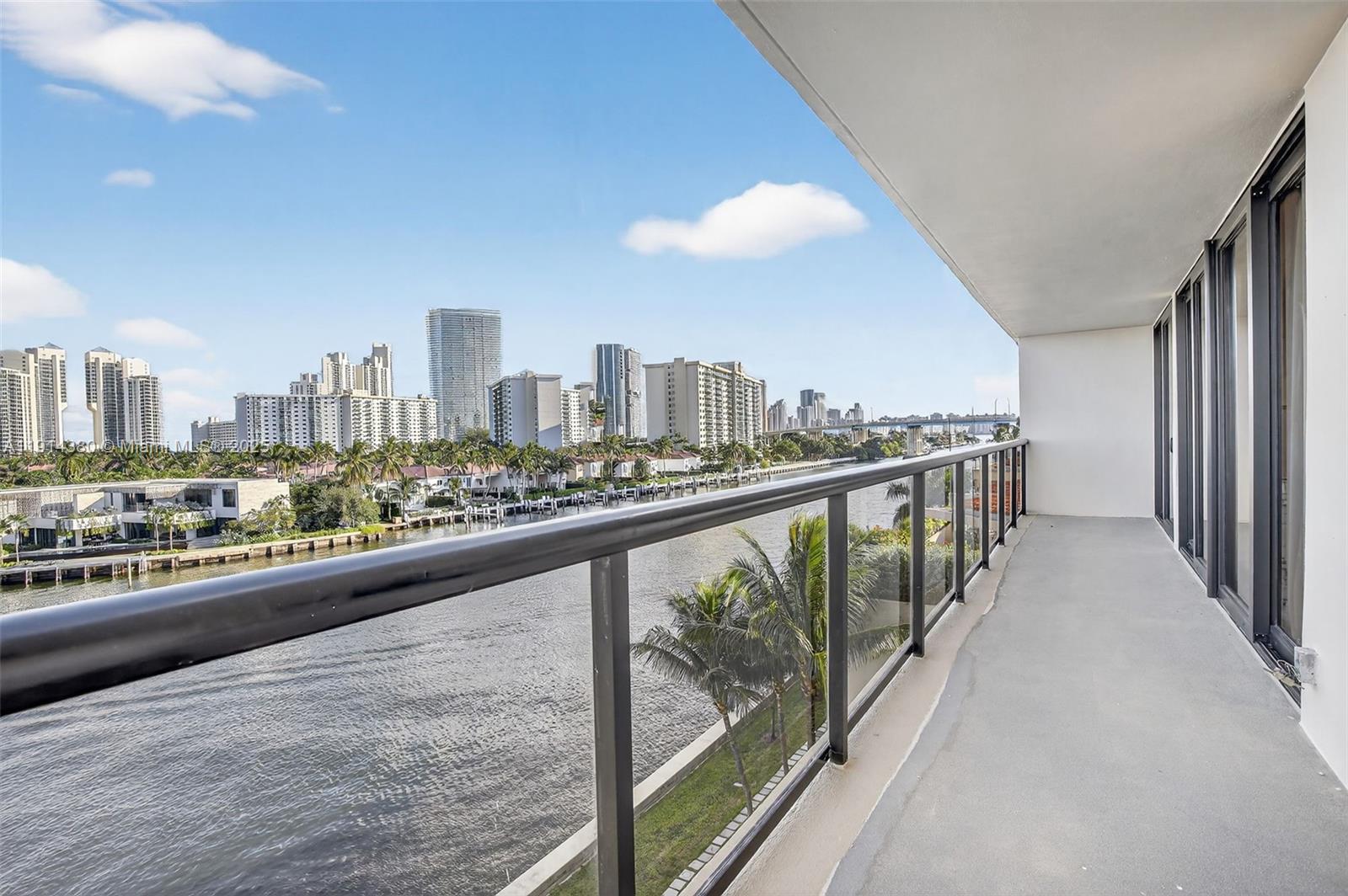 TURNBERRY ISLE SOUTH COND - Residential