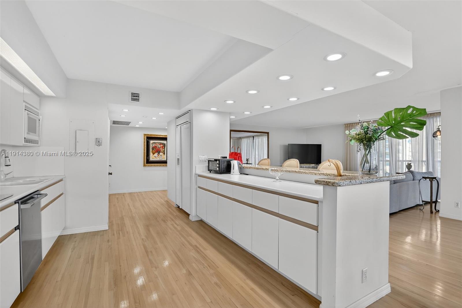 TURNBERRY ISLE SOUTH COND - Residential