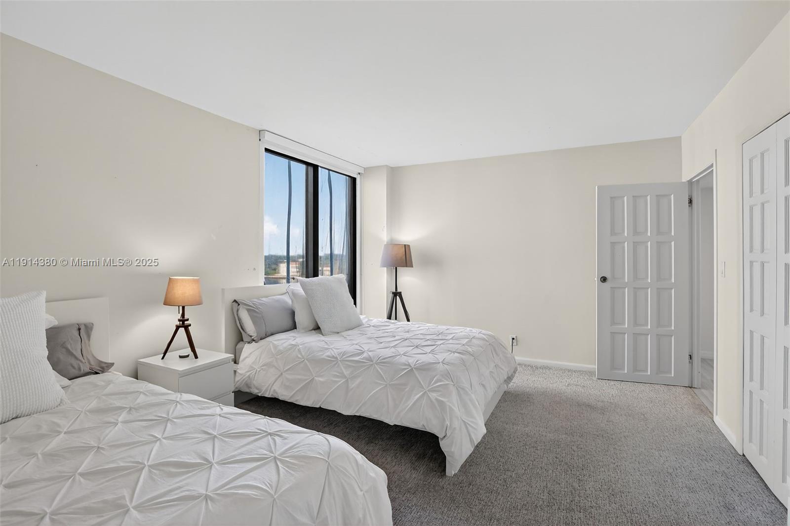 TURNBERRY ISLE SOUTH COND - Residential