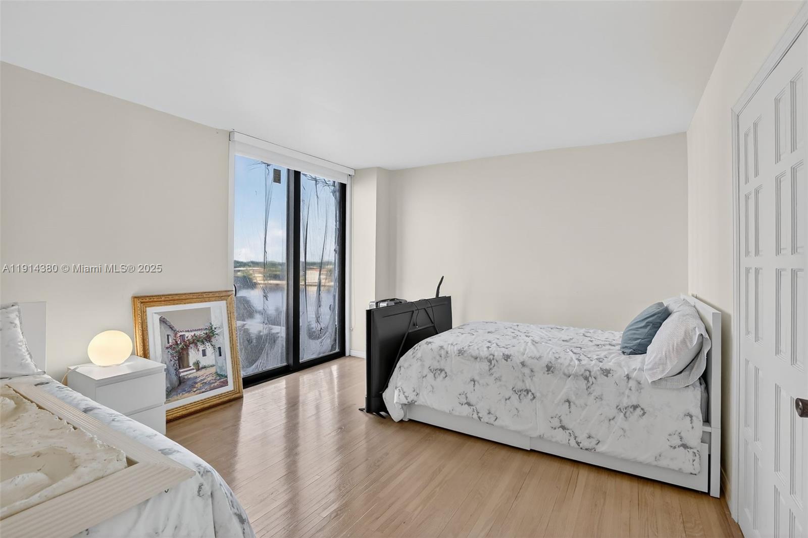 TURNBERRY ISLE SOUTH COND - Residential