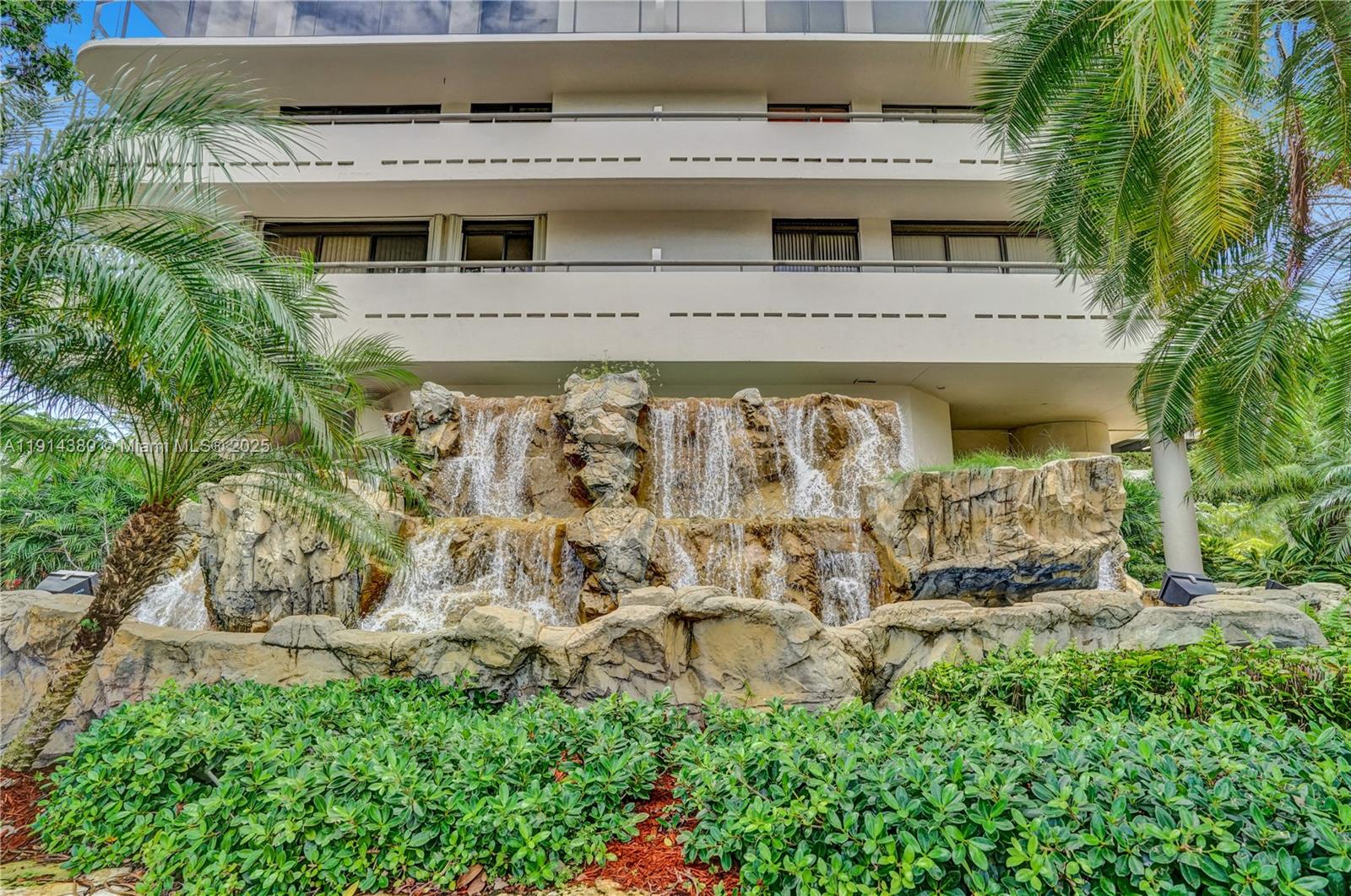 TURNBERRY ISLE SOUTH COND - Residential