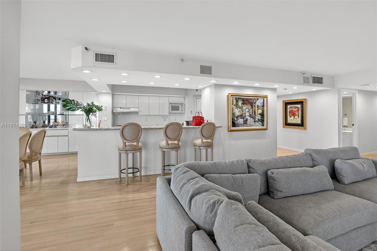 TURNBERRY ISLE SOUTH COND - Residential