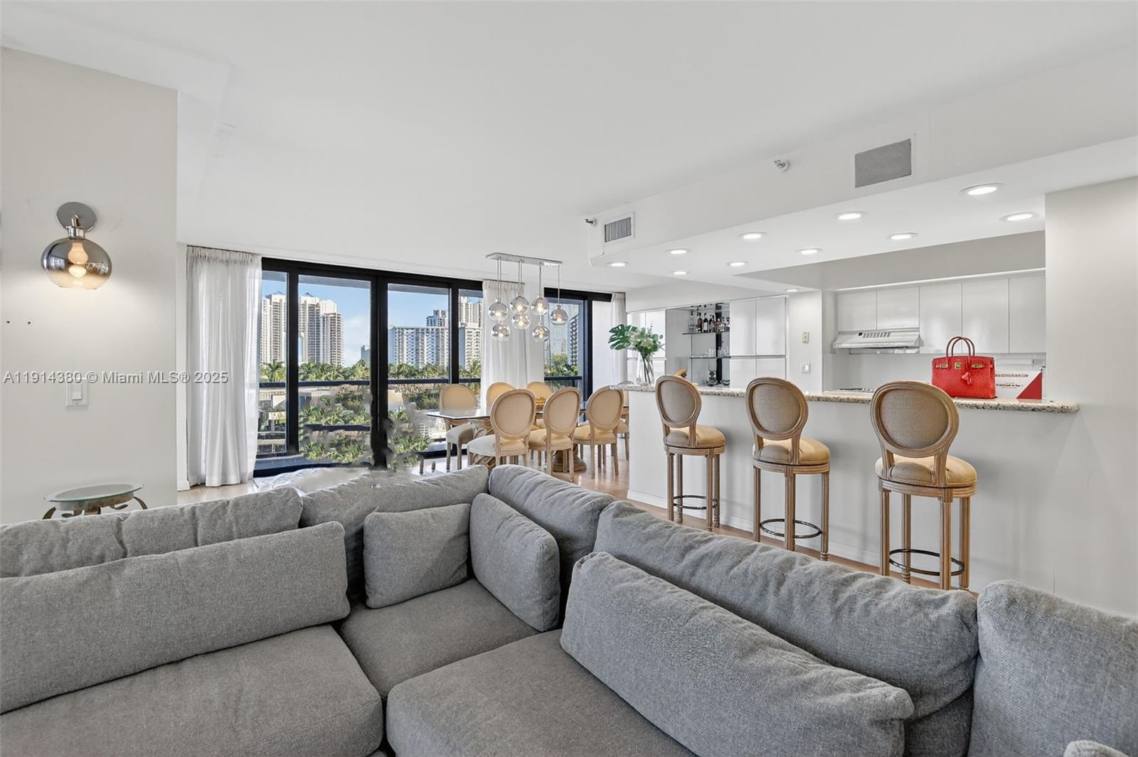 TURNBERRY ISLE SOUTH COND - Residential