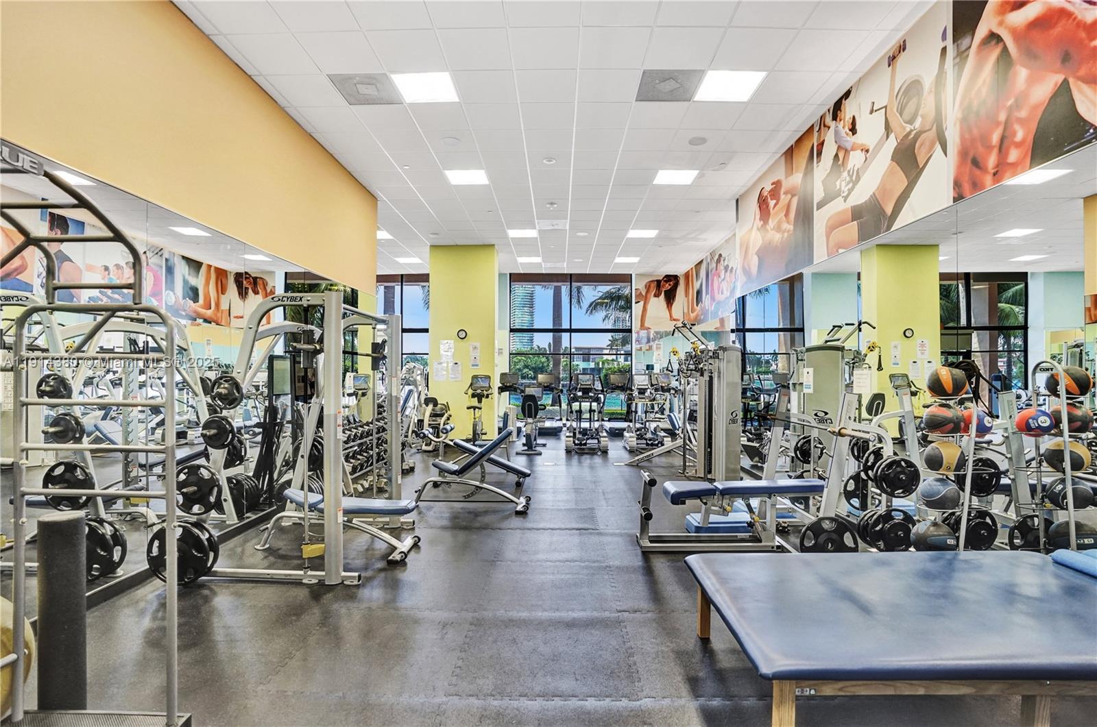 TURNBERRY ISLE SOUTH COND - Residential