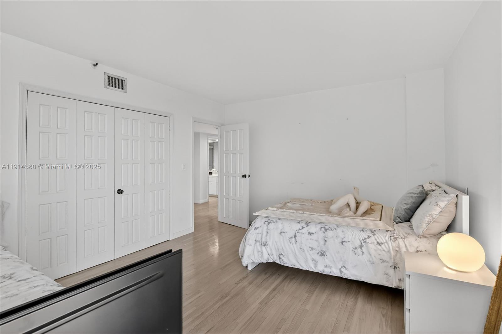 TURNBERRY ISLE SOUTH COND - Residential