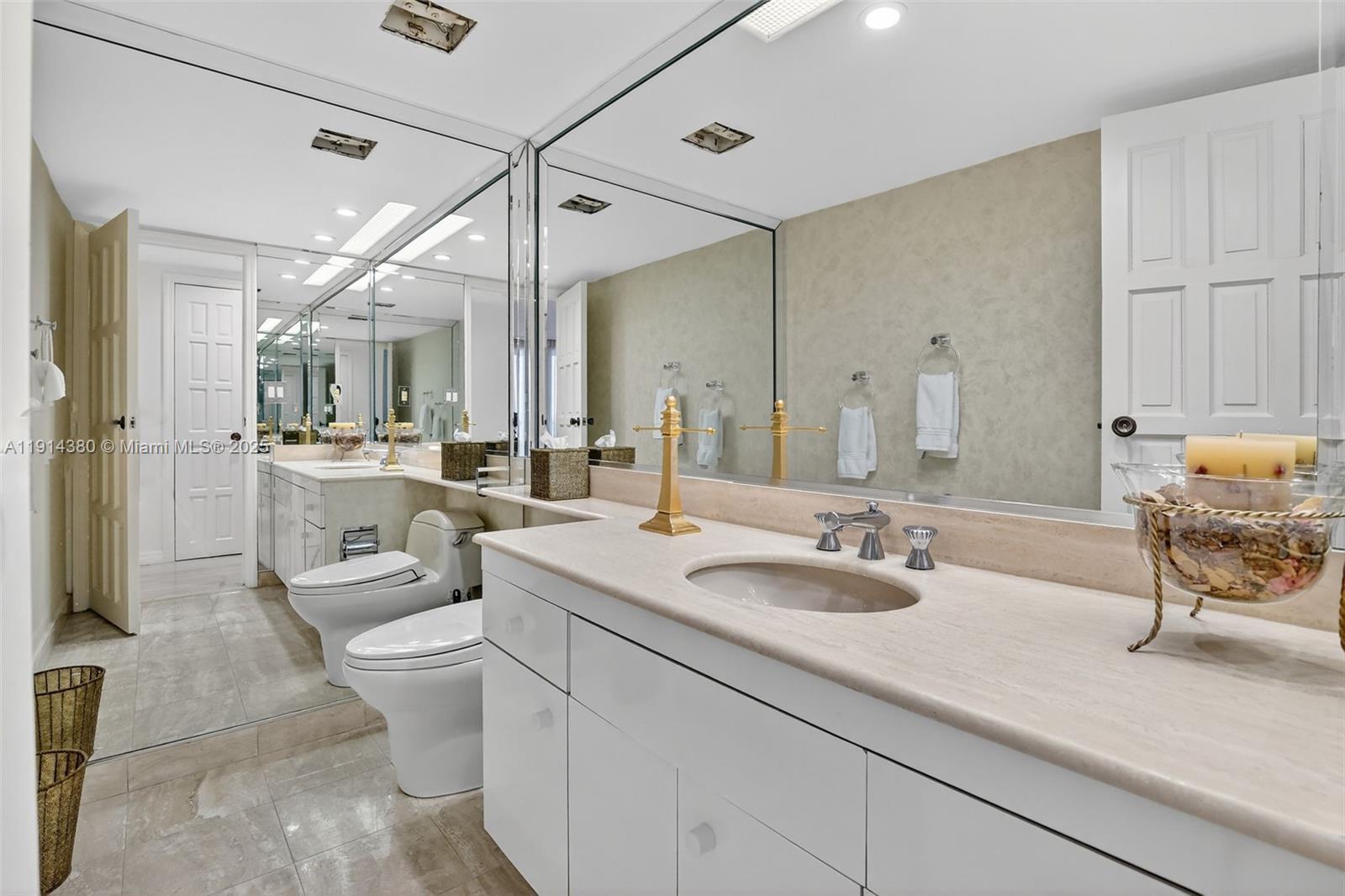 TURNBERRY ISLE SOUTH COND - Residential