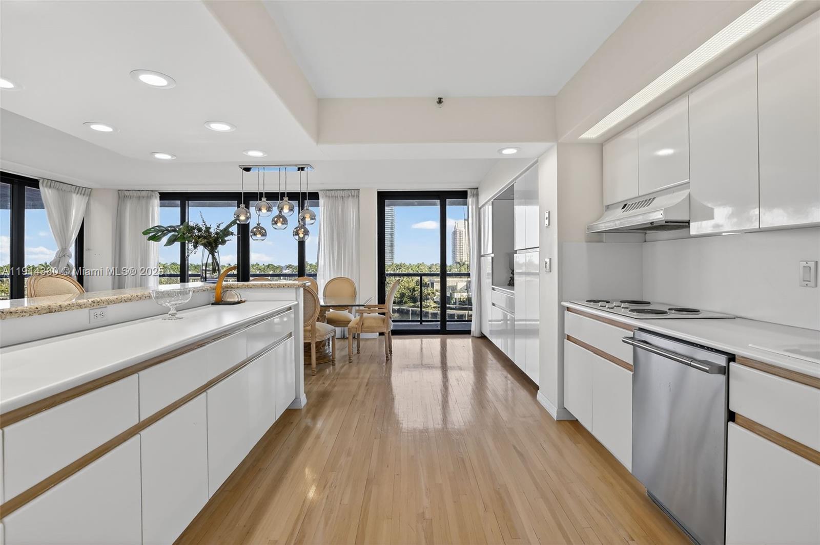 TURNBERRY ISLE SOUTH COND - Residential