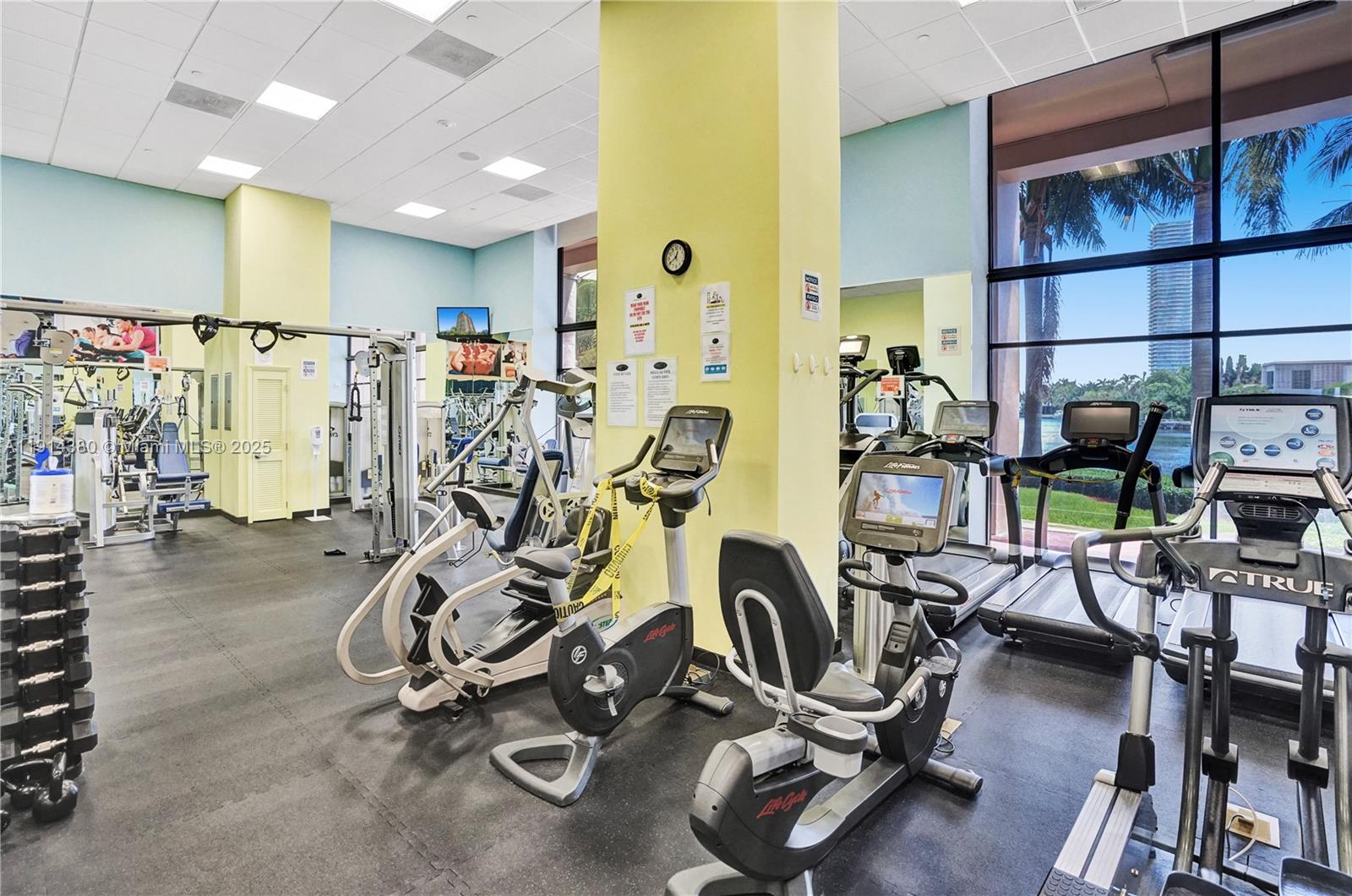 TURNBERRY ISLE SOUTH COND - Residential