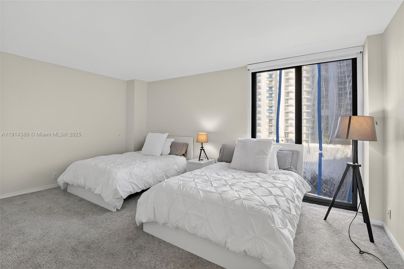 TURNBERRY ISLE SOUTH COND - Residential