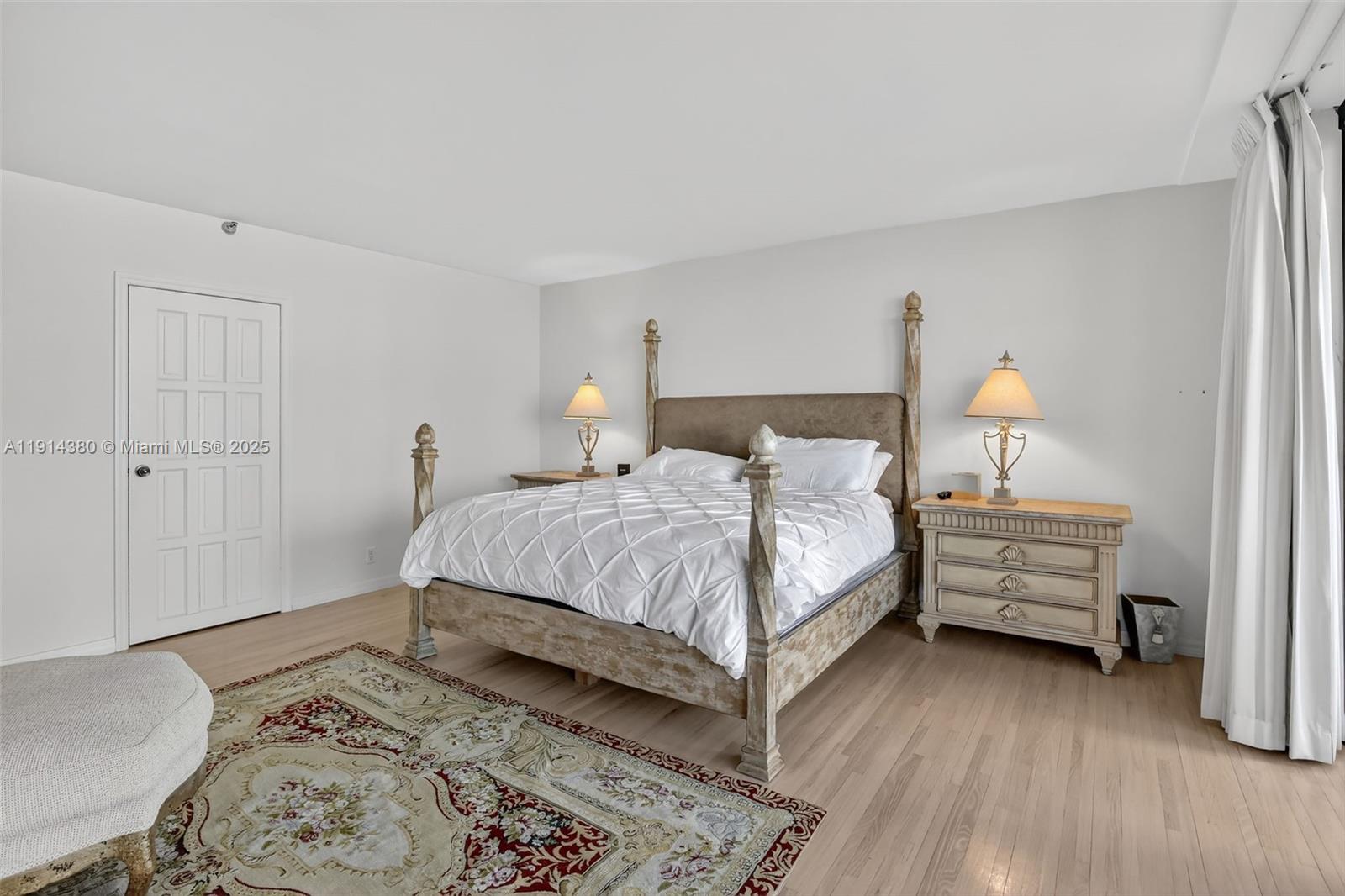 TURNBERRY ISLE SOUTH COND - Residential