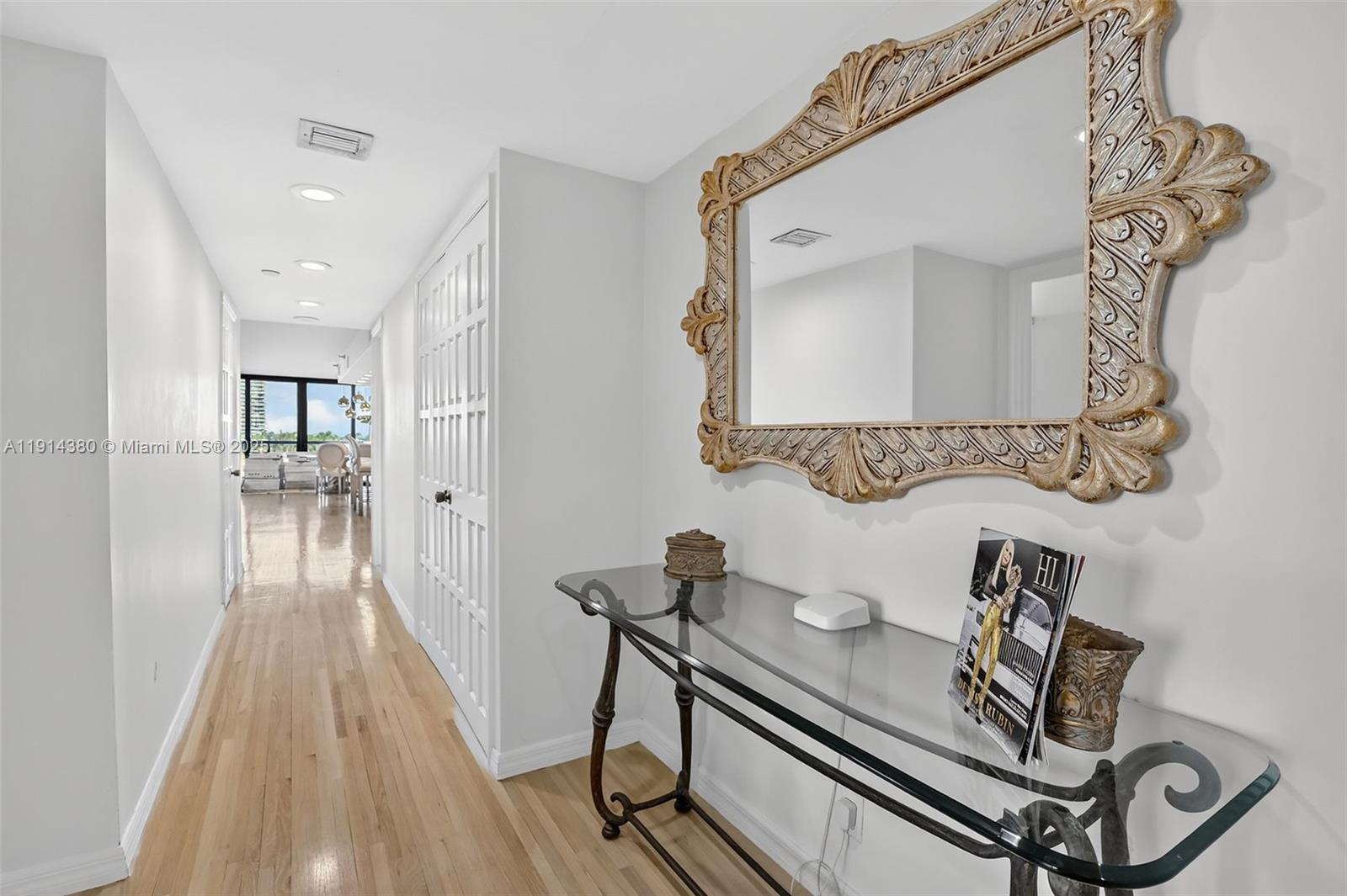 TURNBERRY ISLE SOUTH COND - Residential