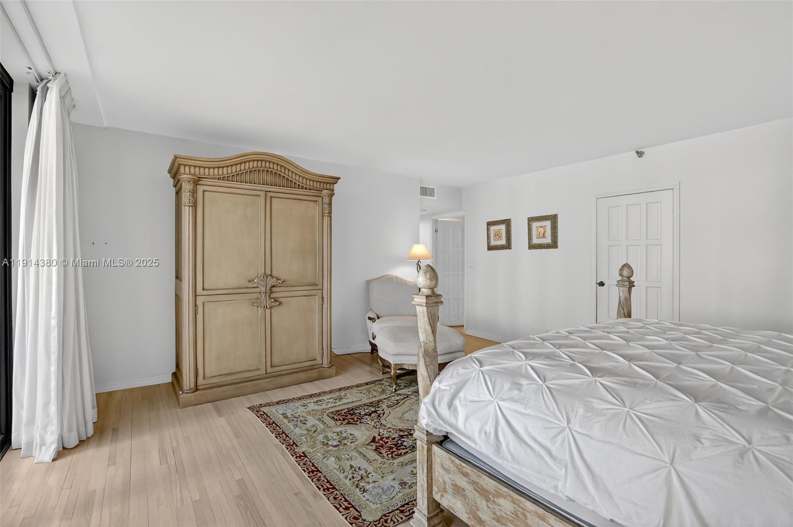 TURNBERRY ISLE SOUTH COND - Residential