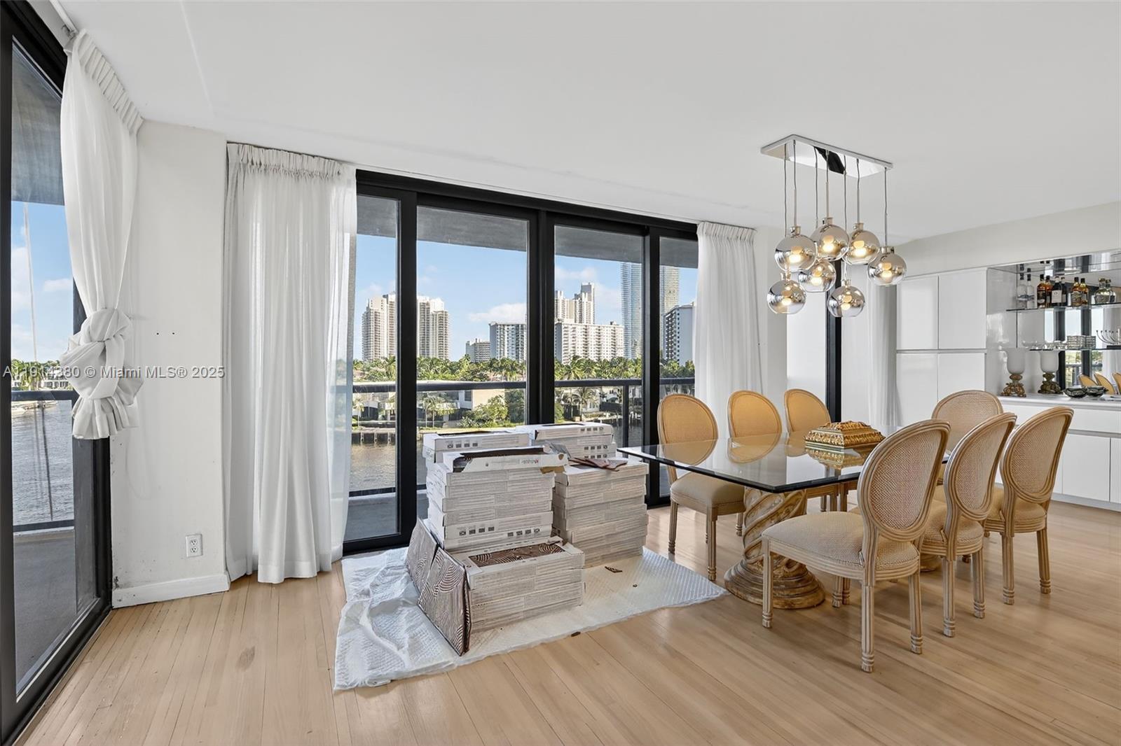 TURNBERRY ISLE SOUTH COND - Residential