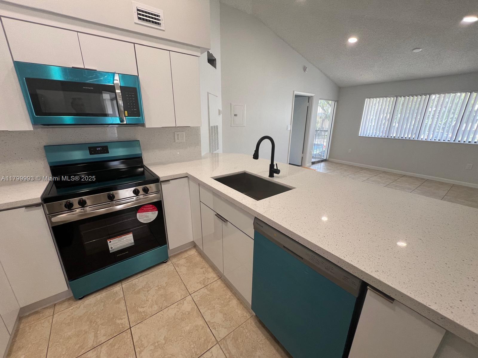 MARINA OAKS CONDO - Residential Lease
