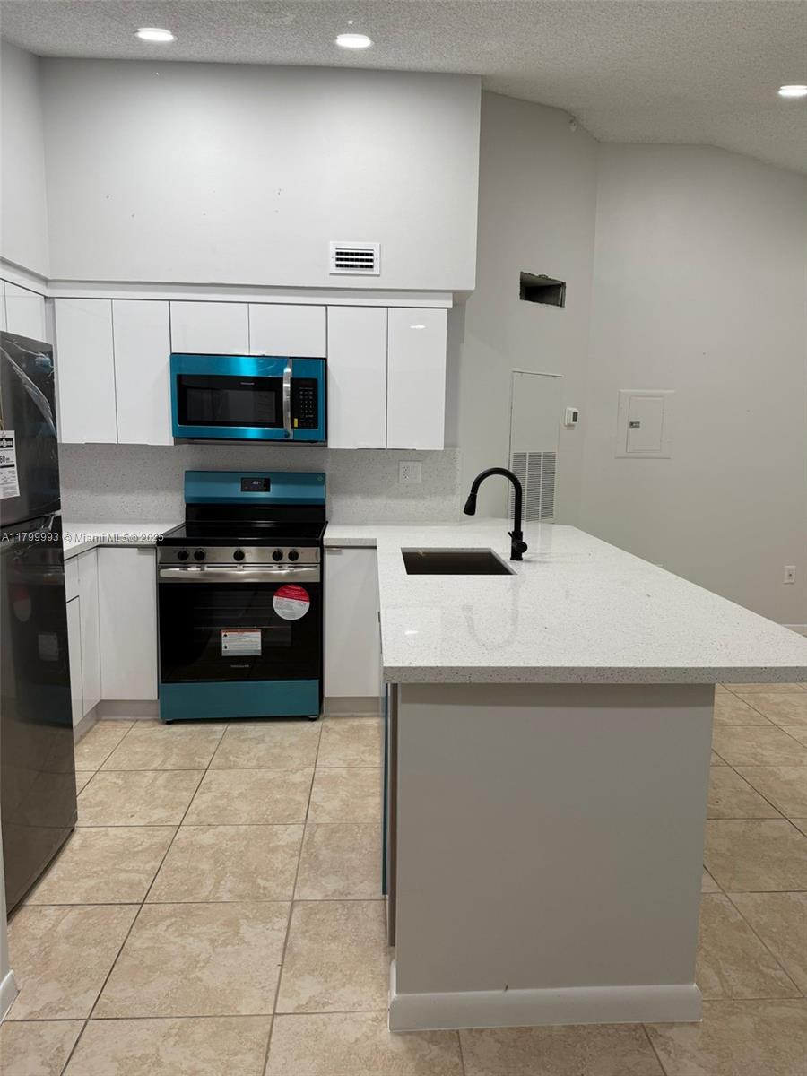 MARINA OAKS CONDO - Residential Lease