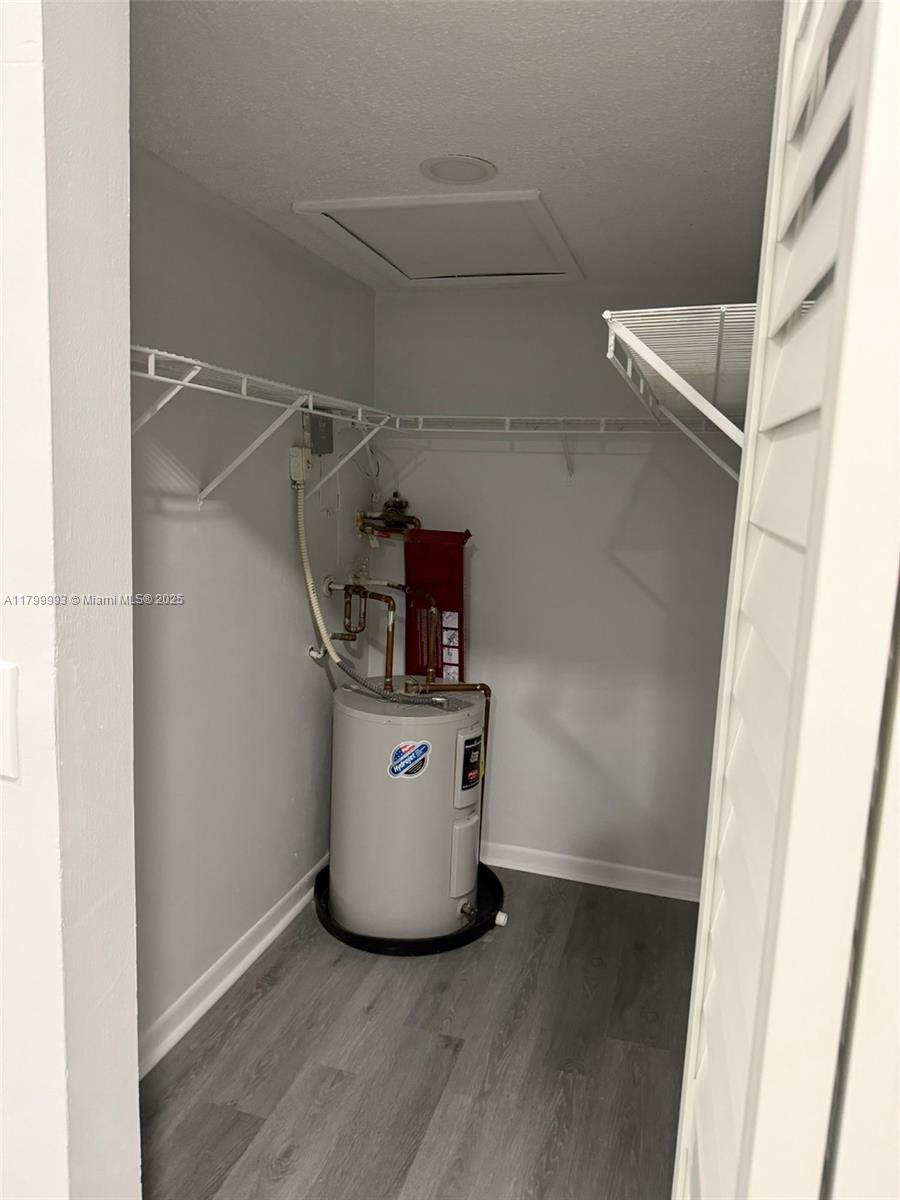 MARINA OAKS CONDO - Residential Lease