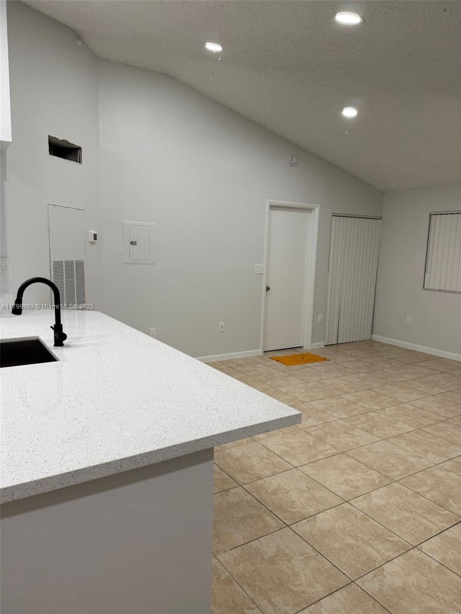 MARINA OAKS CONDO - Residential Lease