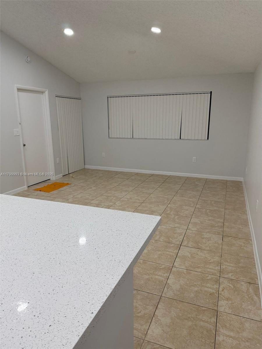 MARINA OAKS CONDO - Residential Lease
