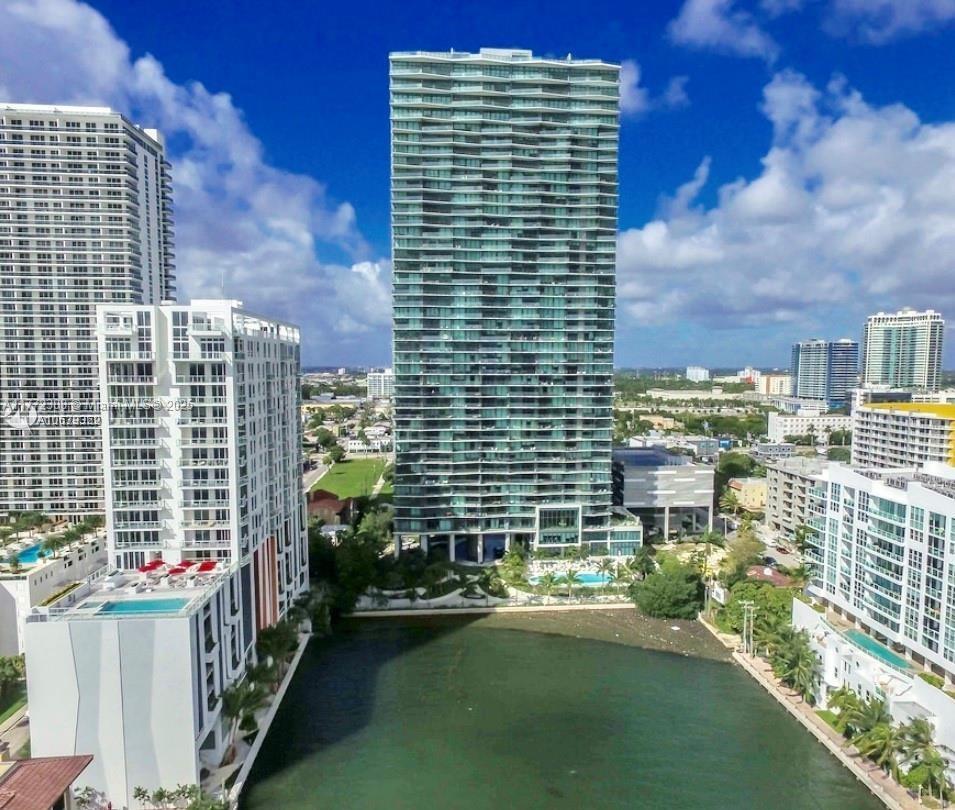 Rental Property at 460 28th St 1906, Miami, Broward County, Florida - Bedrooms: 2 
Bathrooms: 2  - $5,100 MO.
