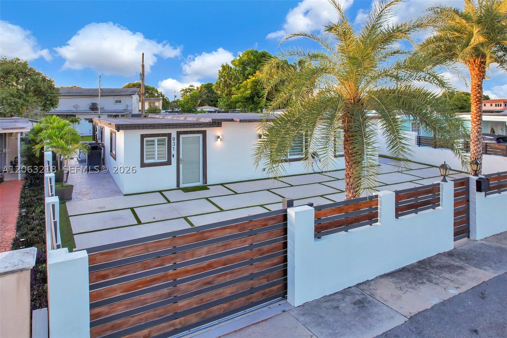831 E 10th Pl