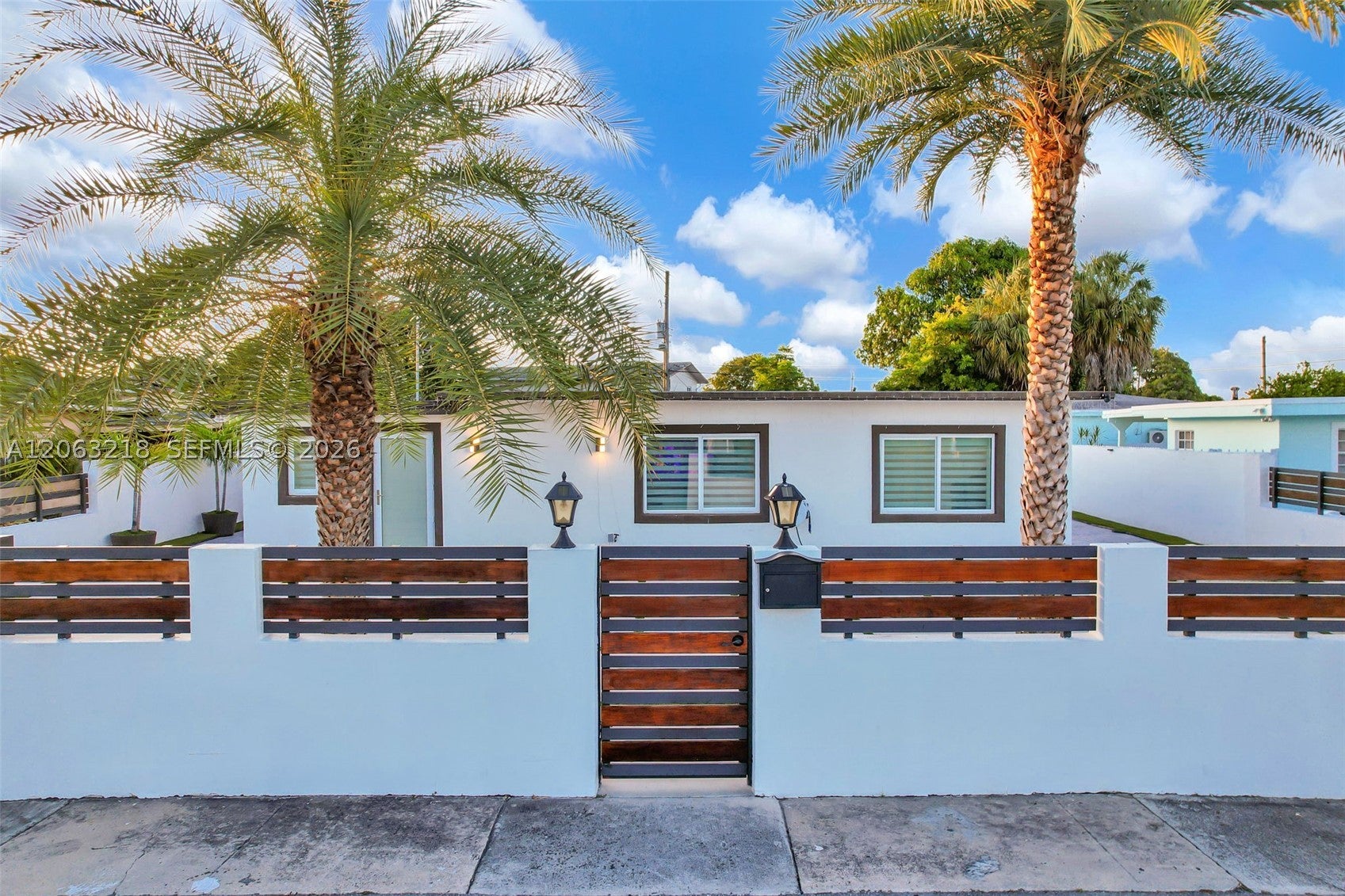 831 E 10th Pl