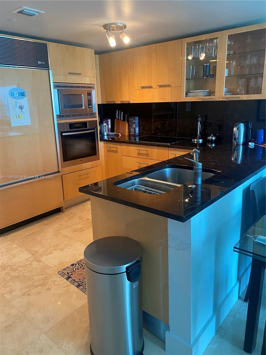 6801 Collins Ave 1102 (door 1111)