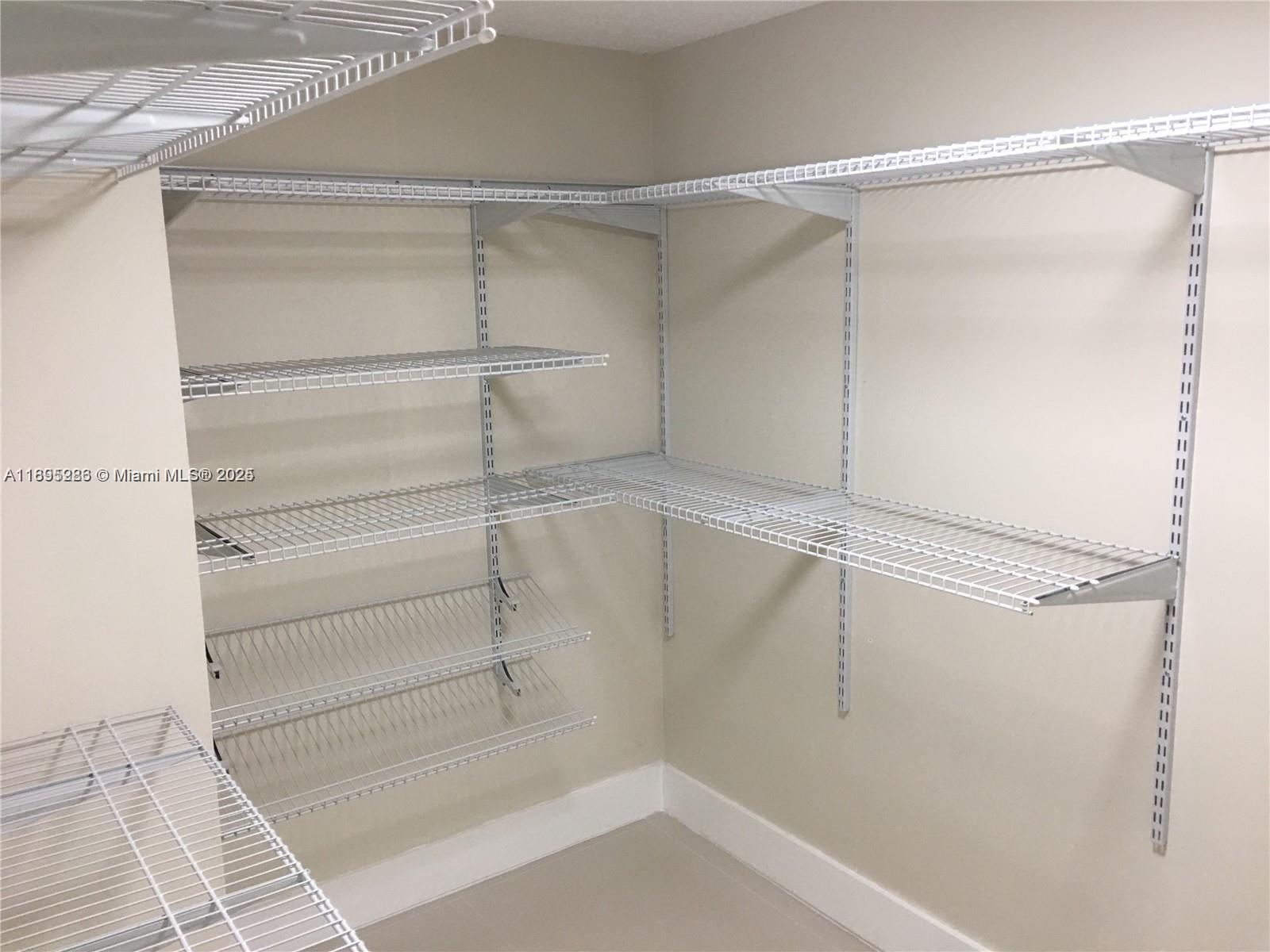 EVERGLADES SUGAR & LAND C - Residential Lease