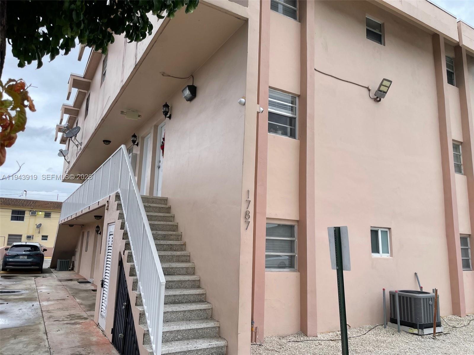 LAWNVIEW - Residential Lease