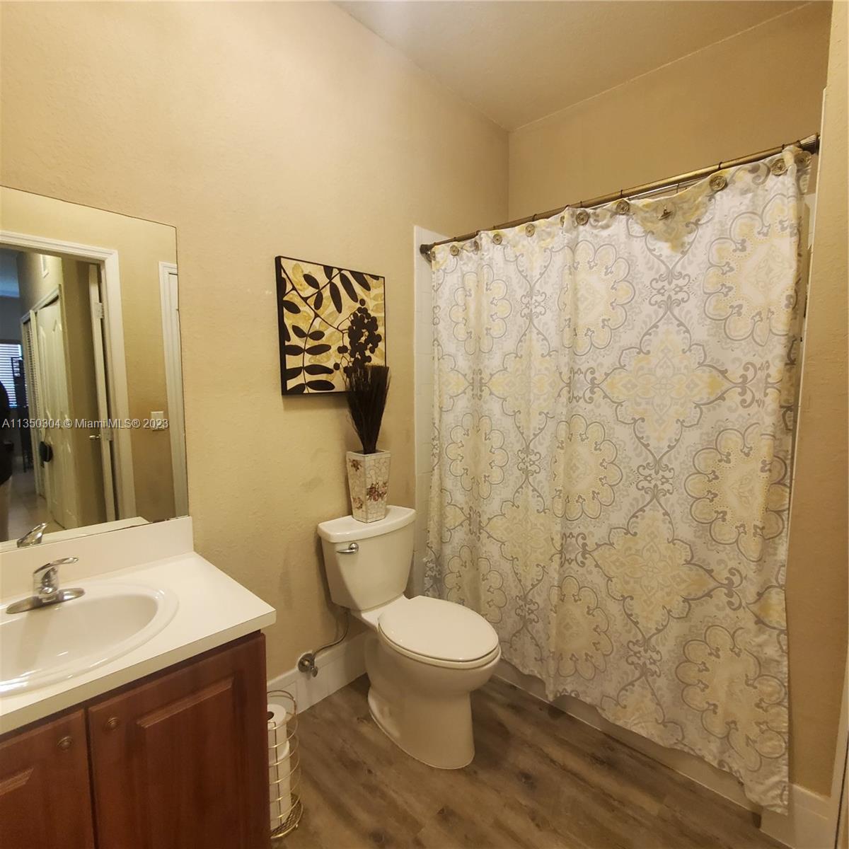 Photo 13 of 16 of listing 7585bffb-5539-4eab-a21e-4cc42b6c7229 condo