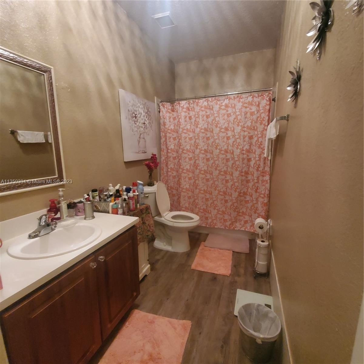 Photo 10 of 16 of listing 7585bffb-5539-4eab-a21e-4cc42b6c7229 condo