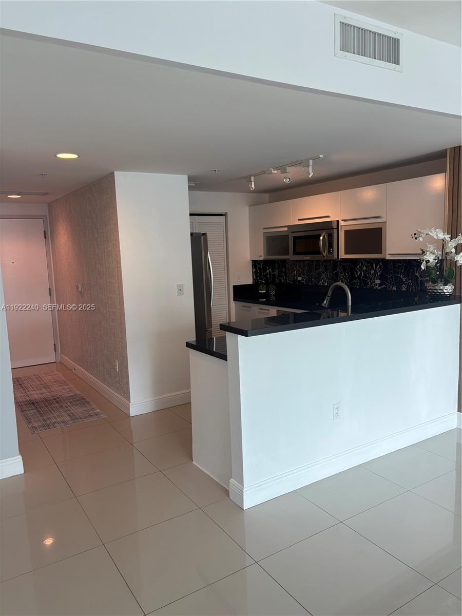 244 Biscayne Blvd 1605