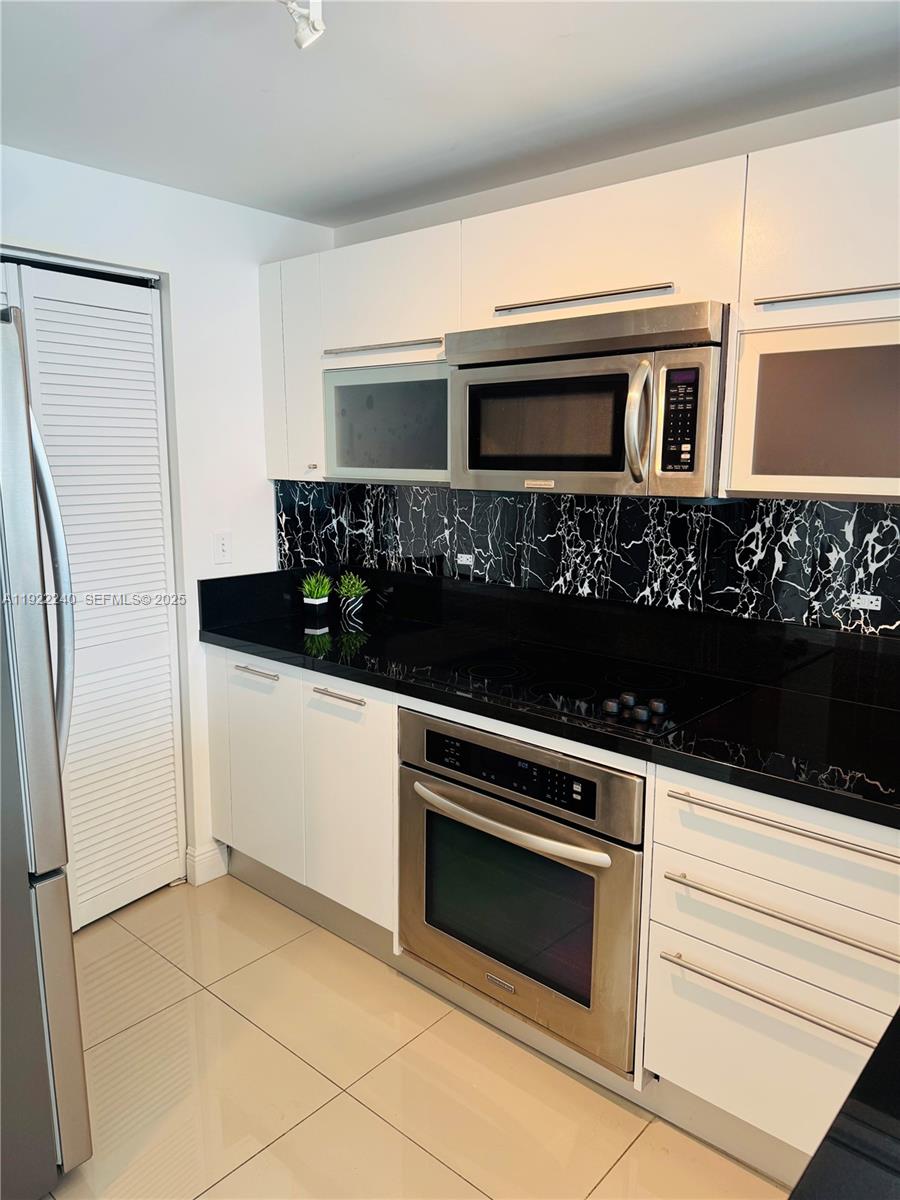 244 Biscayne Blvd 1605