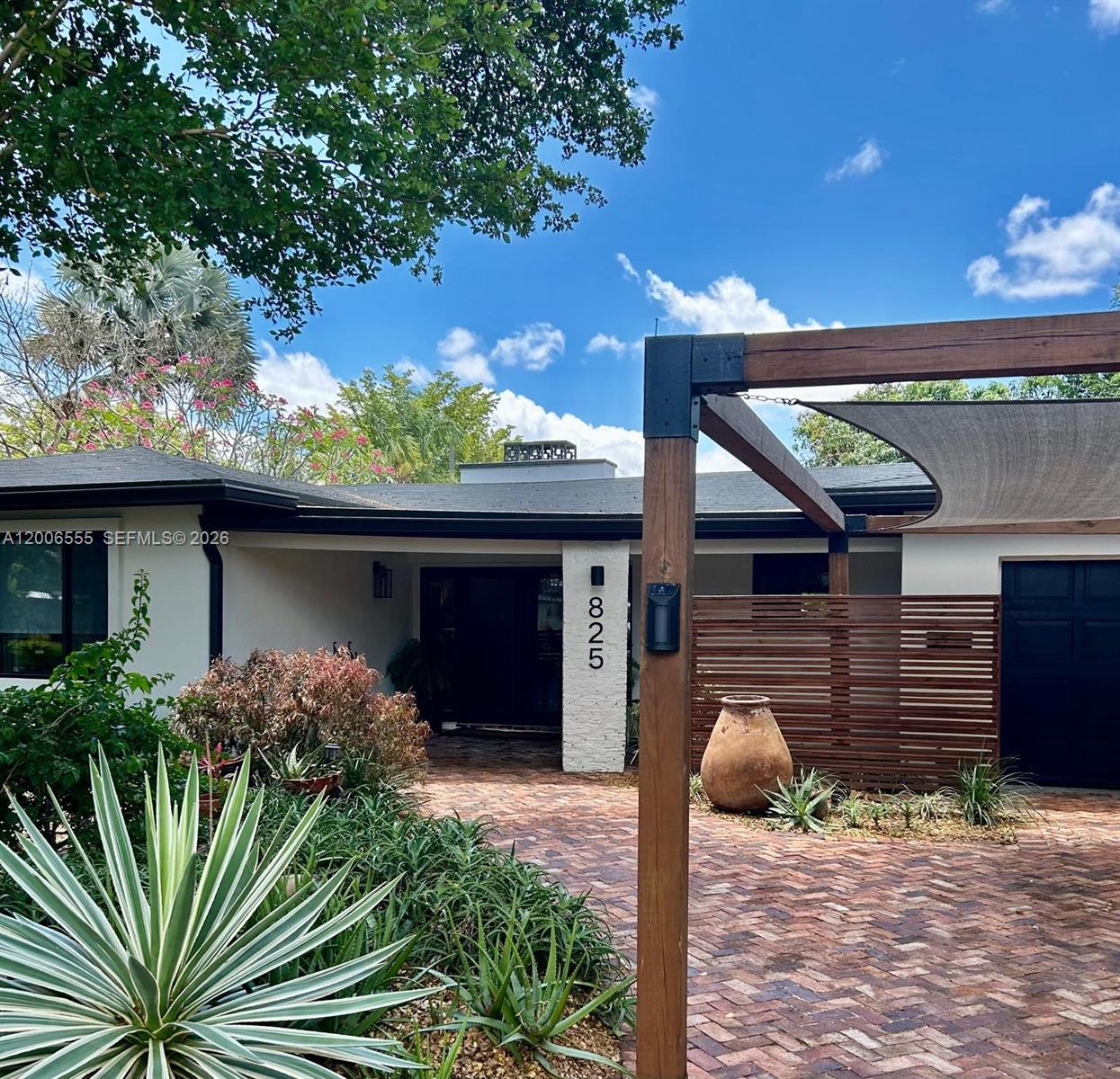 825 N Bel Air Dr