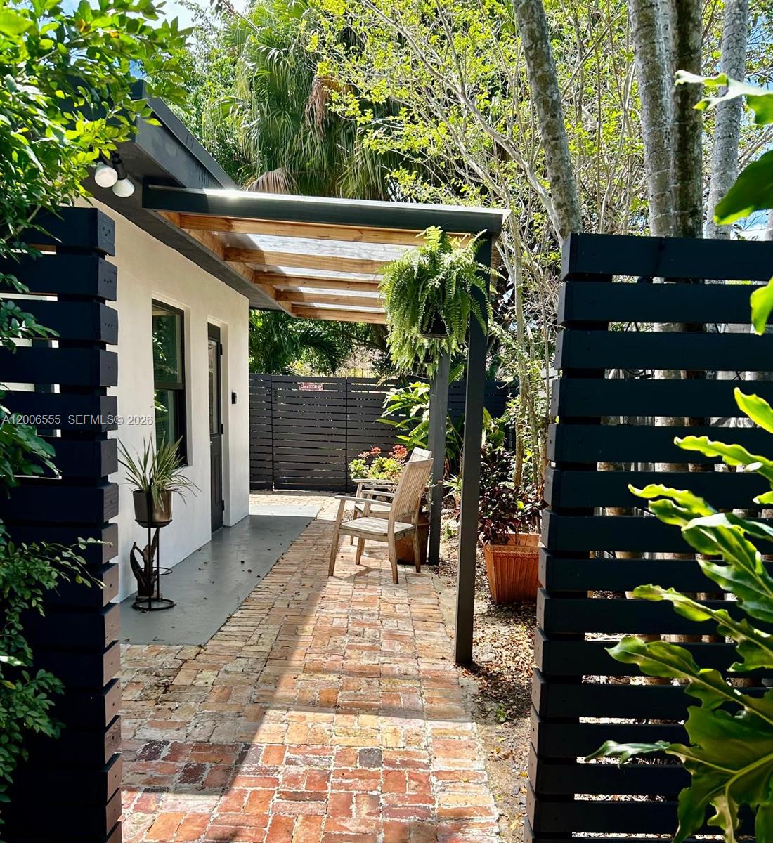 PLANTATION GARDENS 2ND SE - Residential