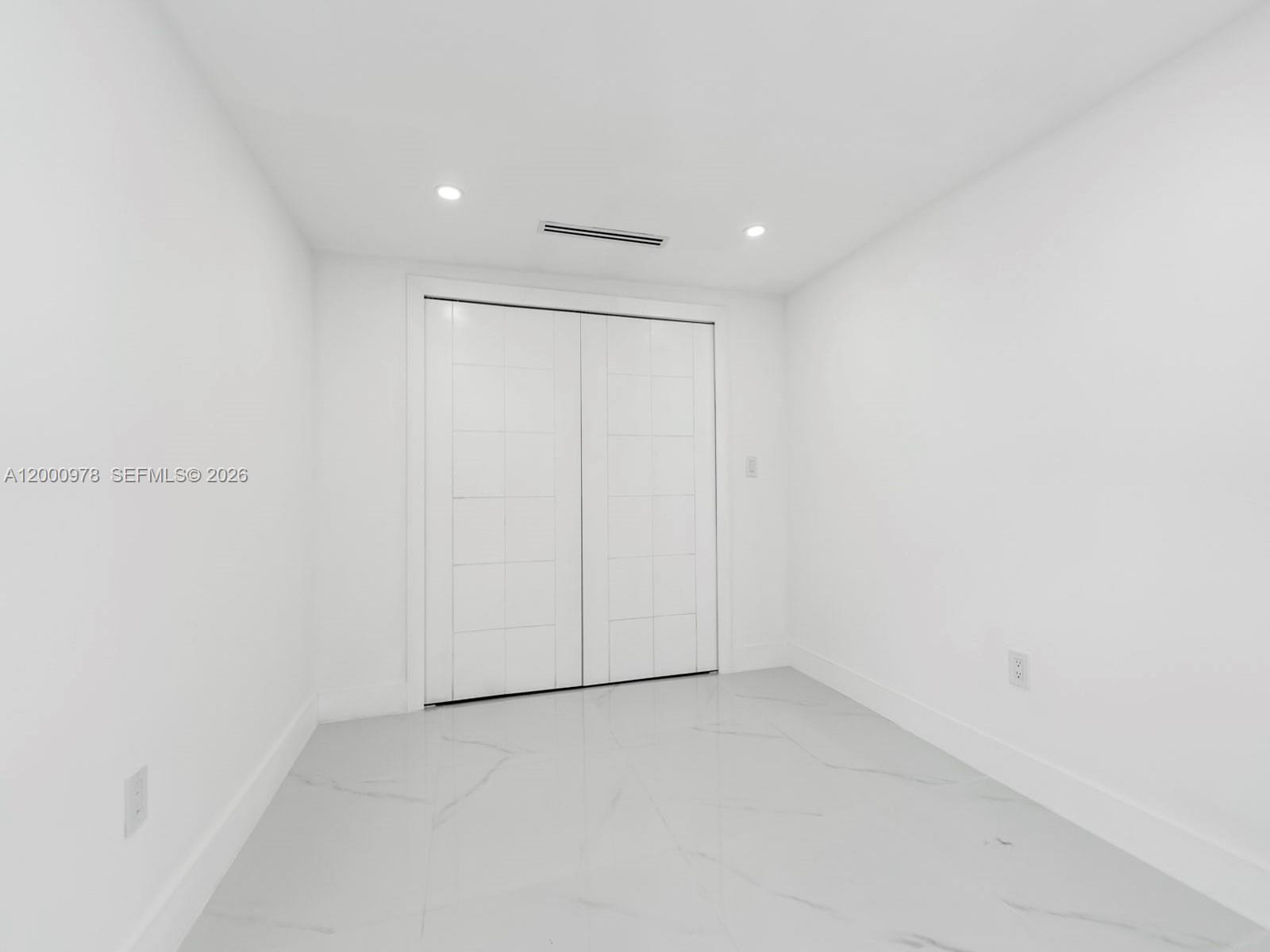 RIO NUEVO ISLE - Residential