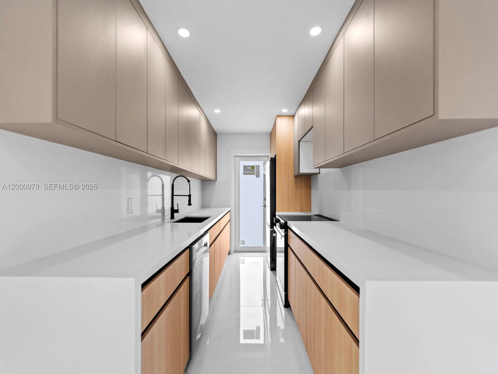 RIO NUEVO ISLE - Residential