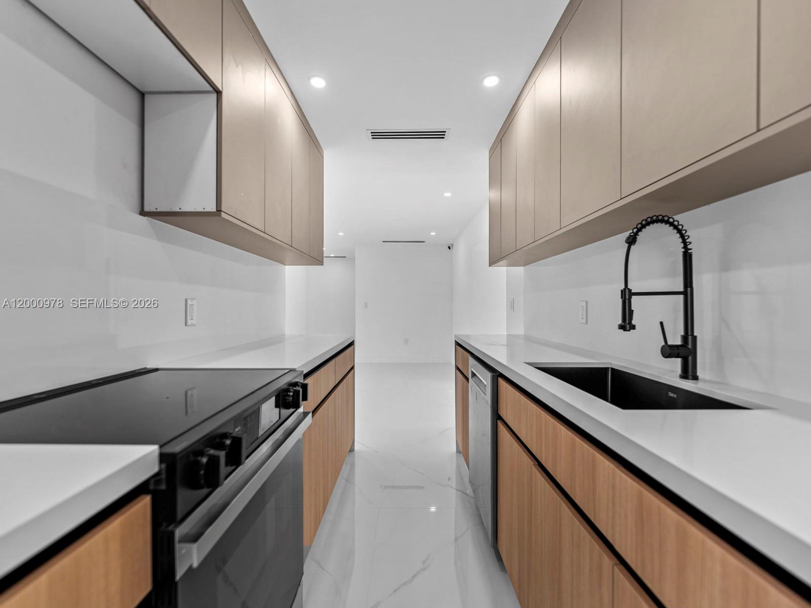 RIO NUEVO ISLE - Residential